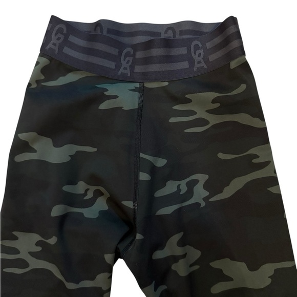 Good American Camo Performance Capri Leggings
Size 0 | Green Camo | NWOT - Picture 5 of 7